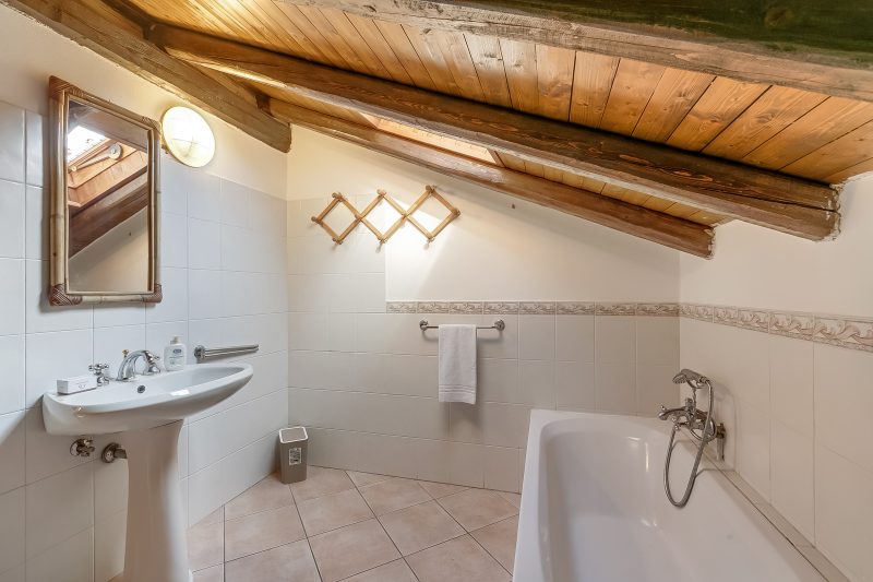 Il Borgo Del Vergante Casa Lina: Ac And Balcony