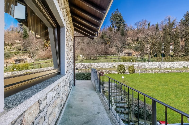 Il Borgo Del Vergante Casa Lina: Ac And Balcony