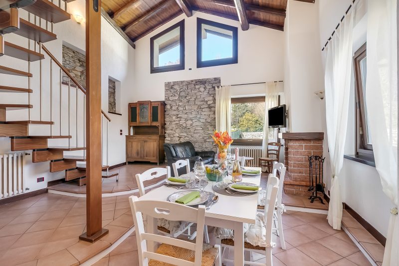 Il Borgo Del Vergante Casa Lina: Ac And Balcony