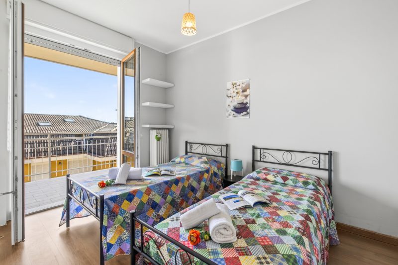 Casa Mirella quiet 2BR with View, Balcony and AC