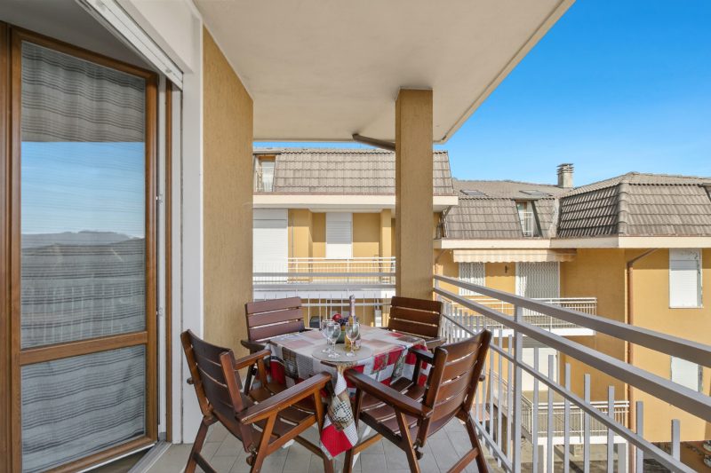Casa Mirella quiet 2BR with View, Balcony and AC