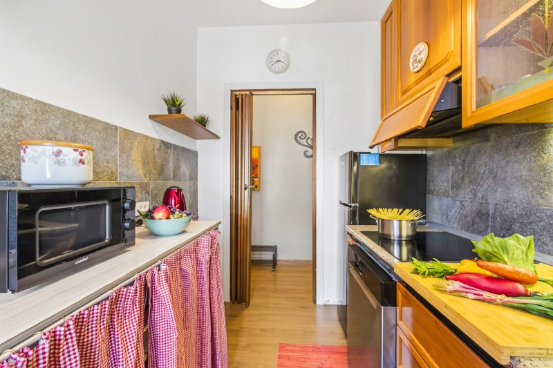 Casa Mirella quiet 2BR with View, Balcony and AC
