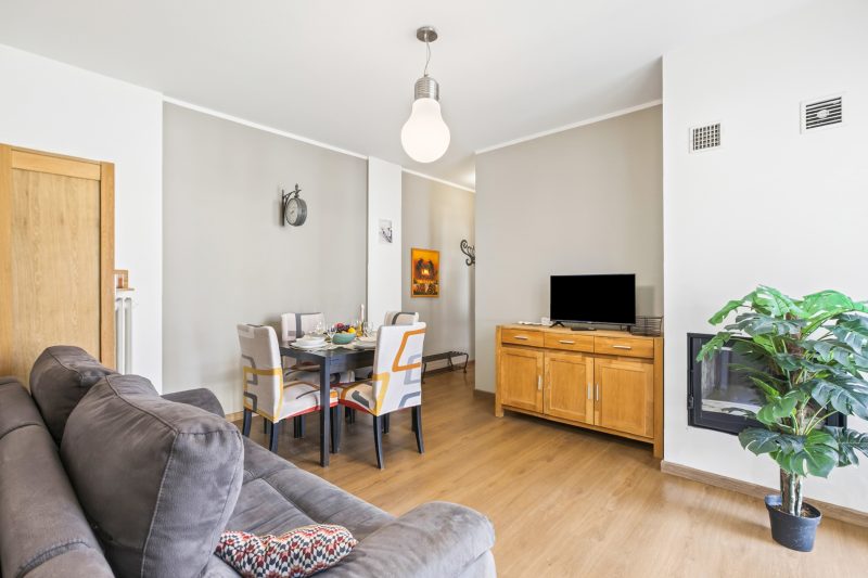 Casa Mirella quiet 2BR with View, Balcony and AC
