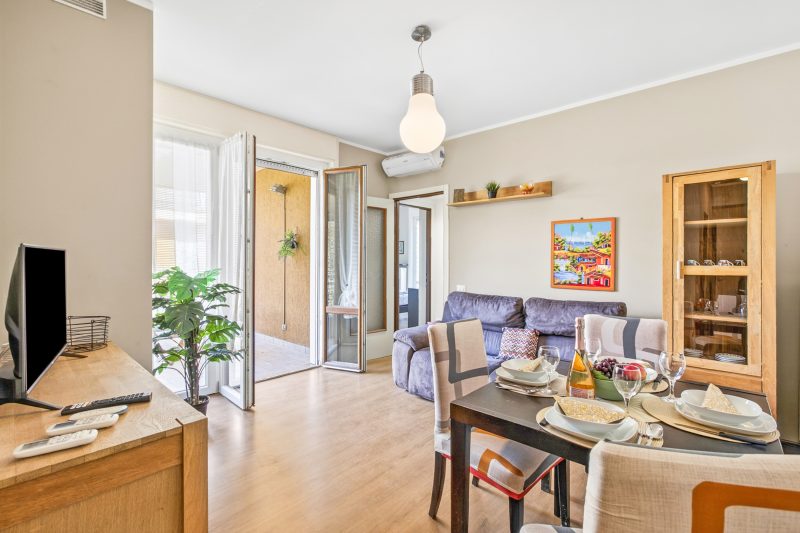 Casa Mirella quiet 2BR with View, Balcony and AC