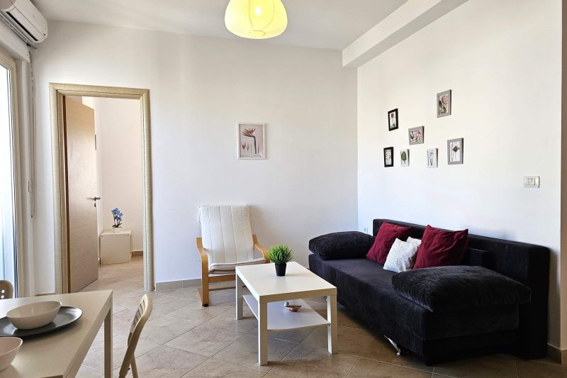 Holiday Apartment With Sea View - 180
