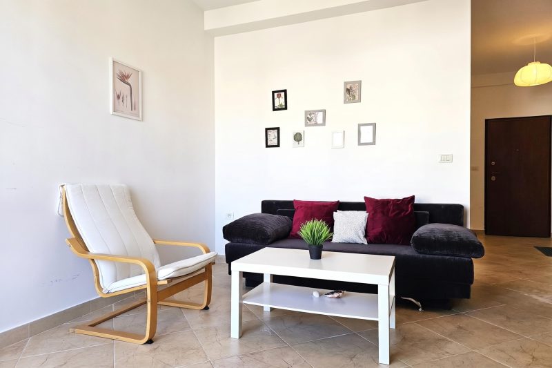 Holiday Apartment With Sea View - 180