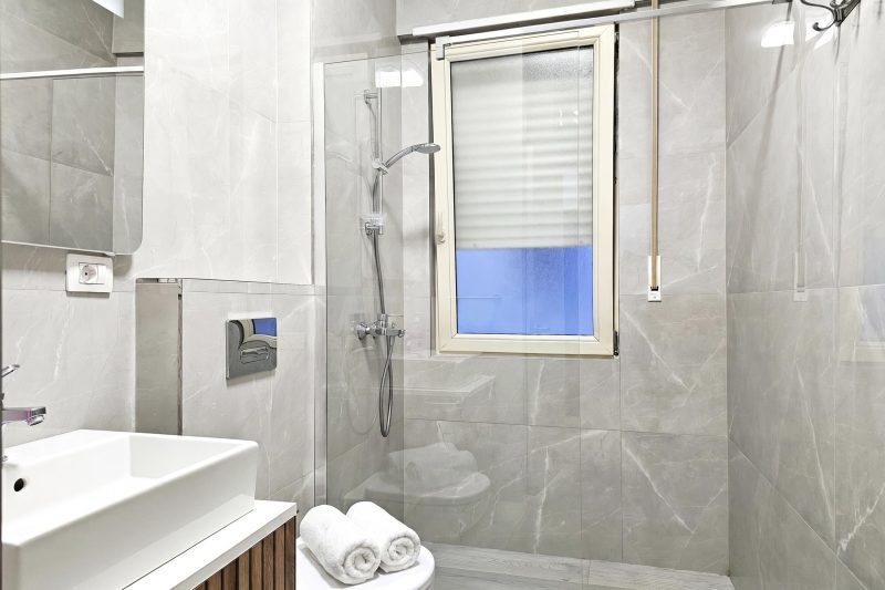 Two Bedroom Apartment With Sea View-021
