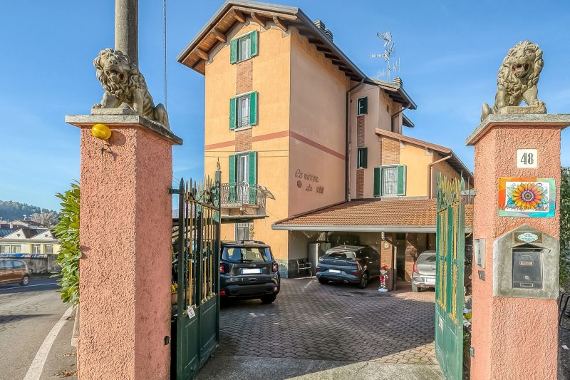 Bee Apartment: Luino Lakeside with Outdoor Dining