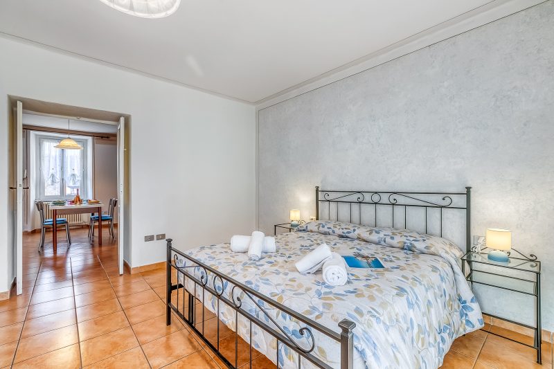 Bee Apartment: Luino Lakeside with Outdoor Dining