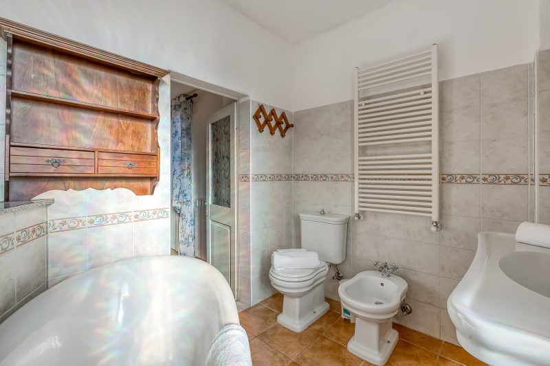 Bee Apartment: Luino Lakeside with Outdoor Dining