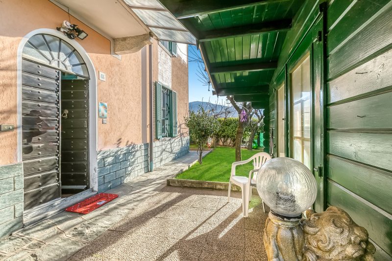 Butterfly Apartment: Lake Maggiore Luino Apartment with Balcony
