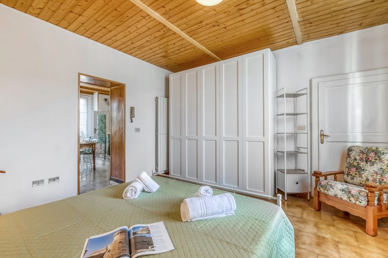 Butterfly Apartment: Lake Maggiore Luino Apartment with Balcony