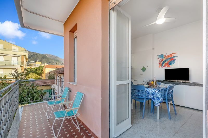 Verdi Loano Beach Apartment with Balcony