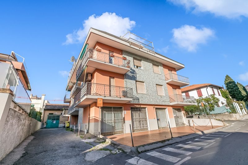 Verdi Loano Beach Apartment with Balcony