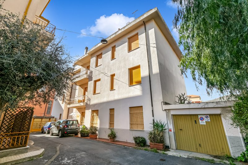 Boccaccio - Apartment with Balcony, Near Marina & Beach