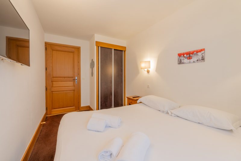 V Balme 12: Beside Ski Lift; Pool, Sauna & Gym