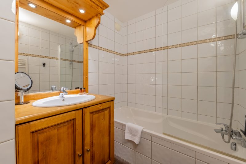 V Balme 12: Beside Ski Lift; Pool, Sauna & Gym