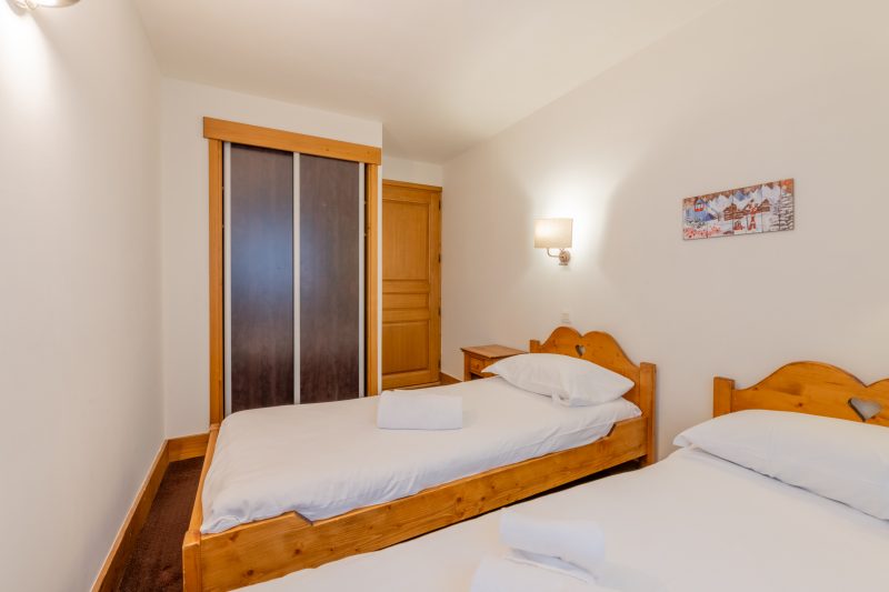 V Balme 12: Beside Ski Lift; Pool, Sauna & Gym