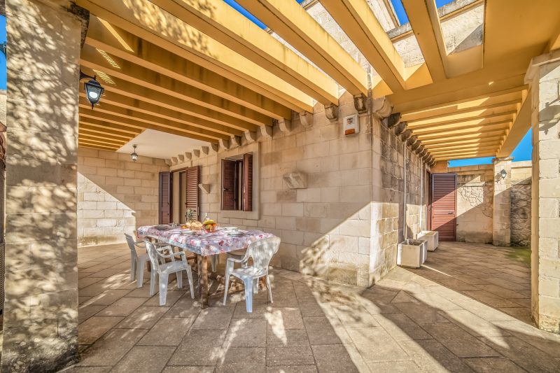 Villa Gloria with Garden near the Sea