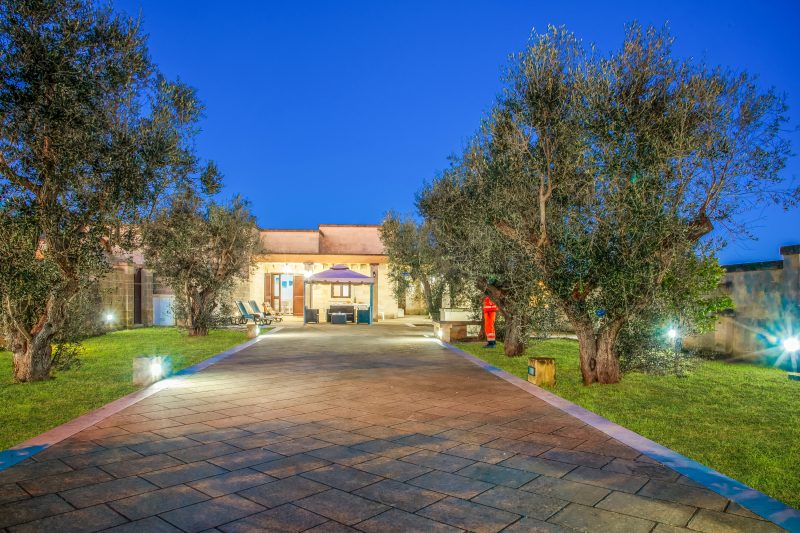 Villa Gloria with Garden near the Sea