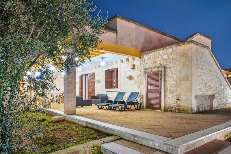 Villa Marta With Garden Near The Sea