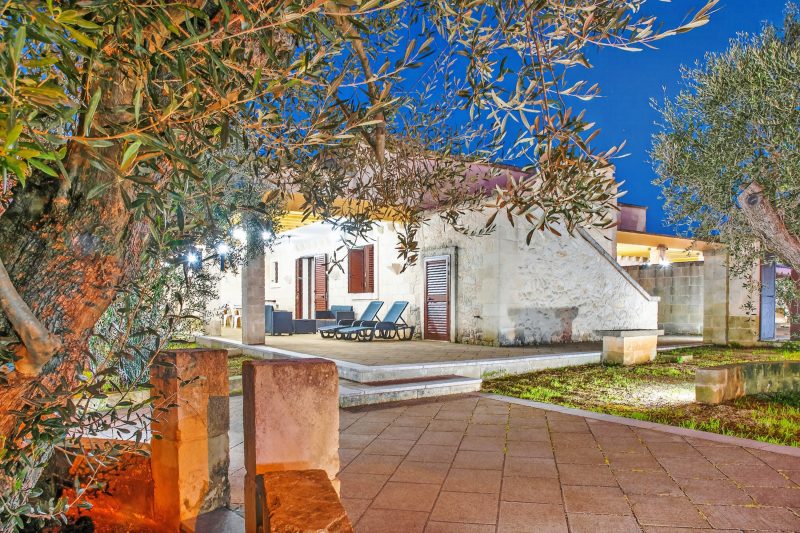 Villa Marta With Garden Near The Sea