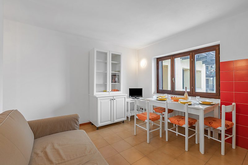 La Piazzetta - Flat with Parking for 4