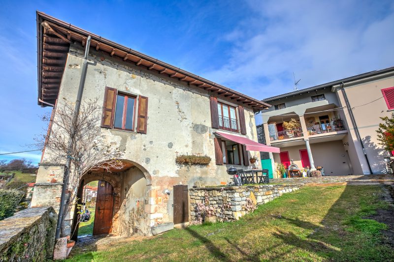 Casa al Castello in Leggiuno with Garden