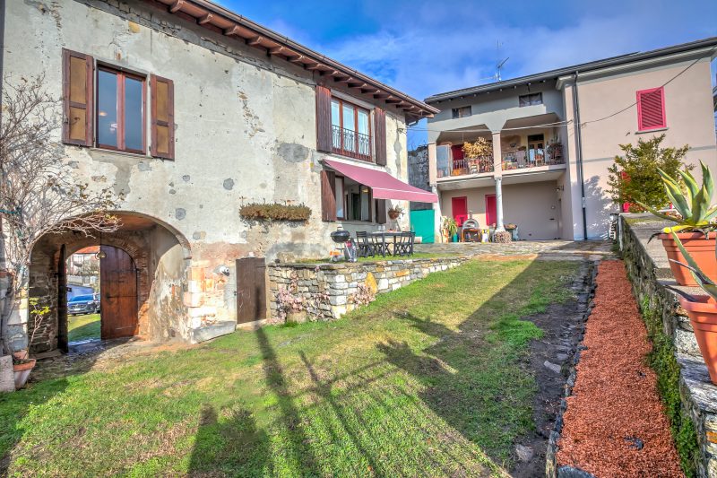Casa al Castello in Leggiuno with Garden