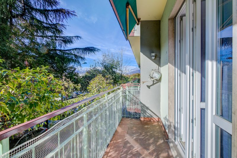 Asia Apartment 2BR in Laveno Center