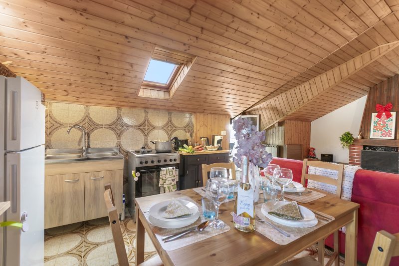 La Mansarda Sul Lago: Rustic Attic Studio with Balcony & Parking