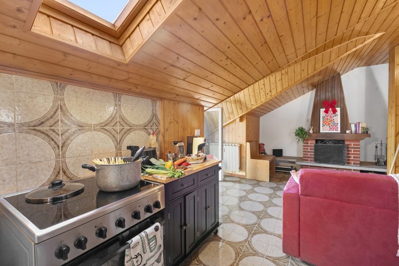La Mansarda Sul Lago: Rustic Attic Studio with Balcony & Parking
