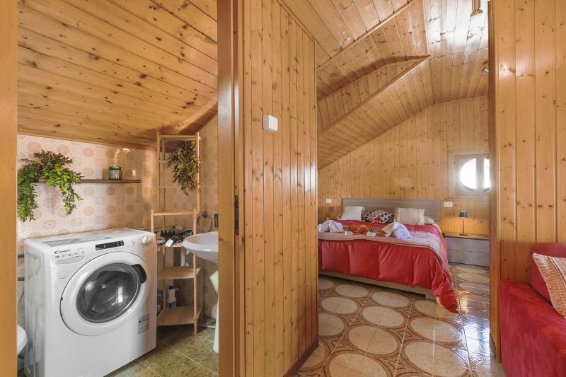 La Mansarda Sul Lago: Rustic Attic Studio with Balcony & Parking