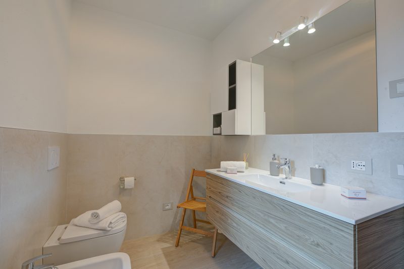 Peschiera few steps from the lake Garden, Terrace, & AC