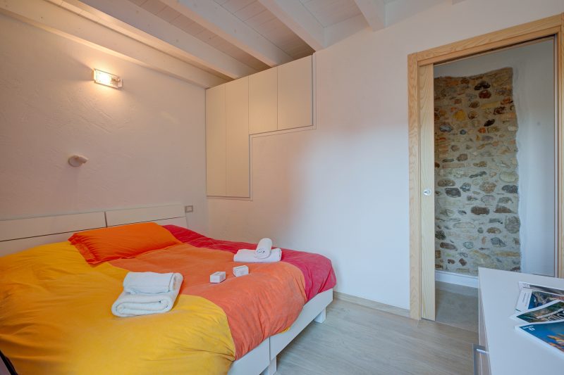 Peschiera few steps from the lake Garden, Terrace, & AC