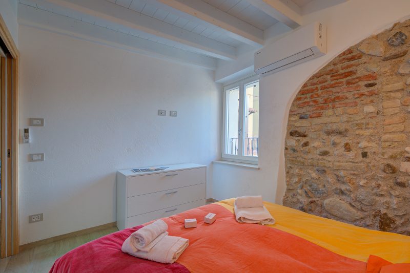 Peschiera few steps from the lake Garden, Terrace, & AC