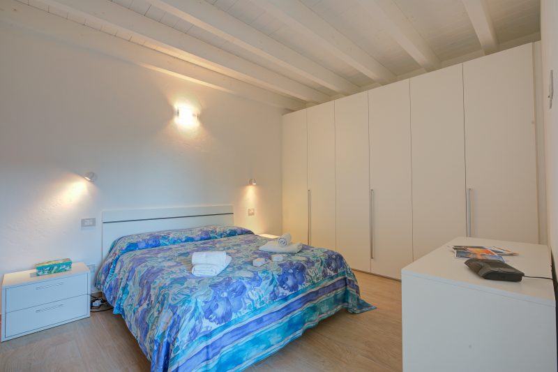 Peschiera few steps from the lake Garden, Terrace, & AC