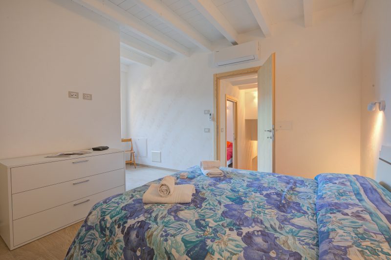 Peschiera few steps from the lake Garden, Terrace, & AC