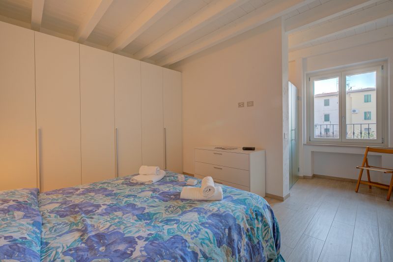 Peschiera few steps from the lake Garden, Terrace, & AC