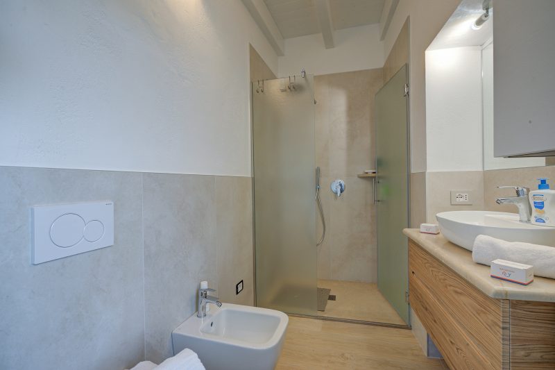 Peschiera few steps from the lake Garden, Terrace, & AC