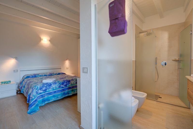 Peschiera few steps from the lake Garden, Terrace, & AC