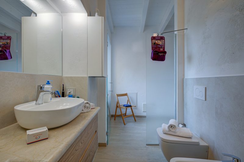 Peschiera few steps from the lake Garden, Terrace, & AC