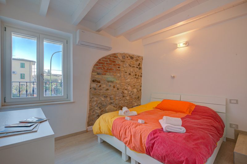 Peschiera few steps from the lake Garden, Terrace, & AC