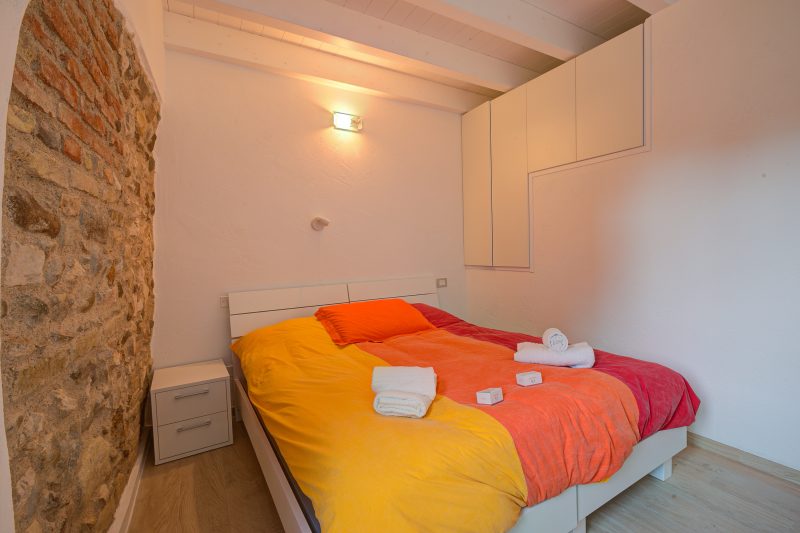 Peschiera few steps from the lake Garden, Terrace, & AC