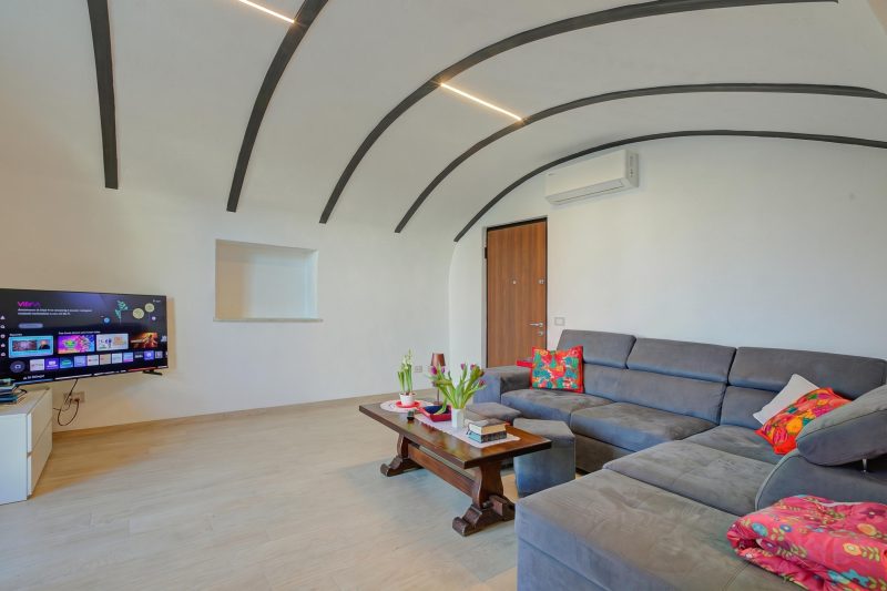 Peschiera few steps from the lake Garden, Terrace, & AC