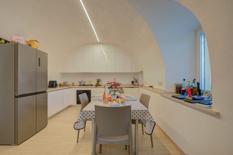 Peschiera few steps from the lake Garden, Terrace, & AC