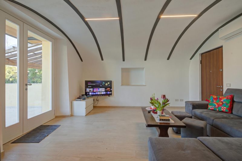 Peschiera few steps from the lake Garden, Terrace, & AC