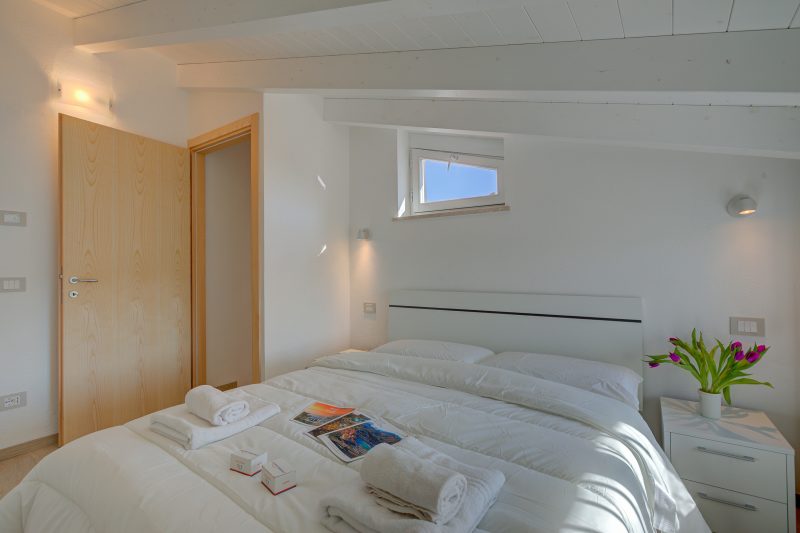 Peschiera Lake View + Parking