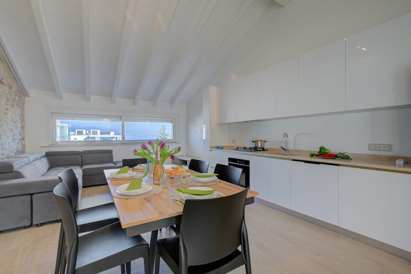 Peschiera Lake View + Parking