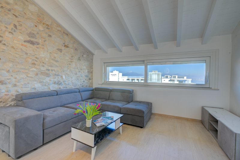 Peschiera Lake View + Parking